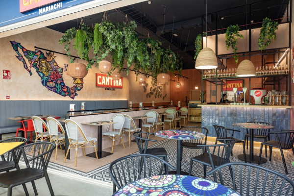 Cantina Mariachi, Hosteler�a
