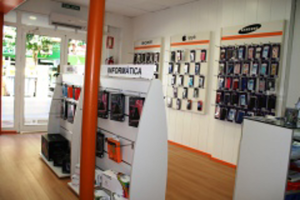 Tecnyshop Mobilfree inaugura un nuevo punto de venta en Fuenlabrada