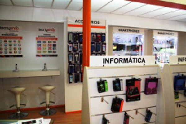 TECNYSHOP MOBILFREE FIRMA UN NUEVO CONTRATO DE FRANQUICIA EN MELILLA