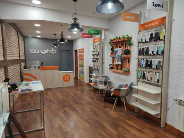 TECNYSHOP ARANDA DE DUERO ABRE SUS PUERTA AL PÚBLICO