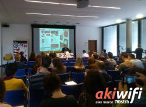 Conferencia sobre AKIWIFI en el DPECV2014