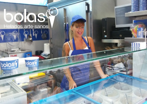 Bolas inaugura su nueva heladería en Chipiona