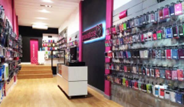 Moviaticos Granada se consolida como referencia en accesorios para móviles y tablets