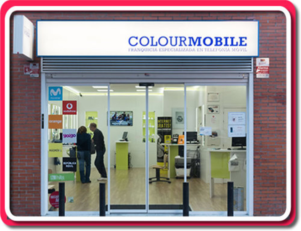 Proceso de apertura de una tienda de telefonía COLOURMOBILE.