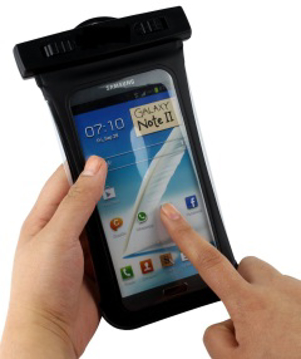 Gran éxito de ventas de las fundas sumergibles para smartphones en Franquicia Motola