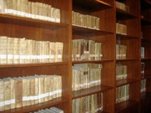 Consulcom comienza la digitalización de los documentos de la Real Sociedad Colombina Onubense en la Biblioteca del Monasterio de La Rábida