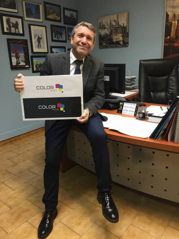Color Plus firma un acuerdo que la convierte en la red de tiendas con mayor oferta del sector