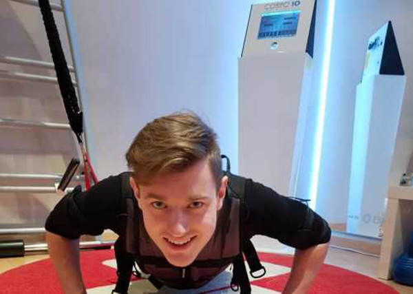Equipo de dos personas electro estimulación integral 20 minutos igual 4 horas fitness en solo 12m2 al unirte a la franquicia Corpo10