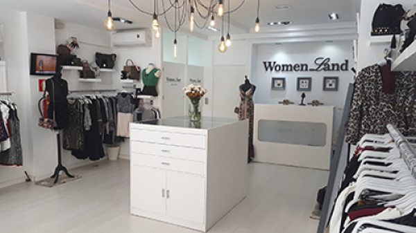 LA PUESTA EN ESCENA WOMENLAND.