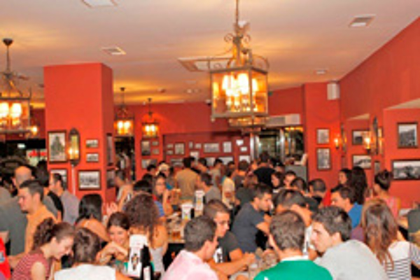 La franquicia 100 Montaditos aterriza con fuerza en Barajas