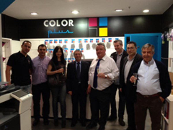 Franquicia Color Plus Mataró, una inauguración llena de compañerismo 
