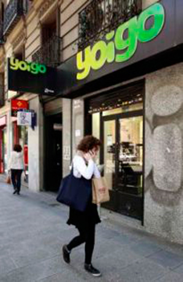 La franquicia Yoigo es la única compañía con red propia que aumenta su número de líneas