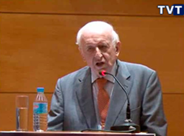 Leopoldo Abadía apadrina la distribución de vehículos eléctricos de la franquicia Abat