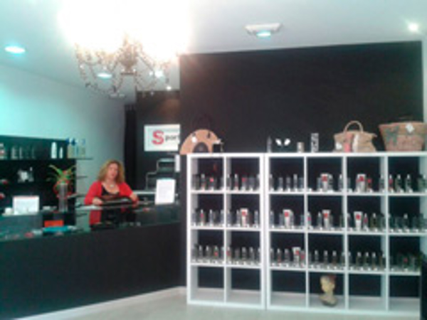 La franquicia ESSE Parfum El Ejido inaugura nueva imagen
