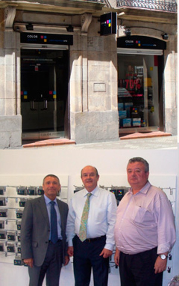 La delegación de la franquicia Color Plus en Vitoria inaugura su tienda