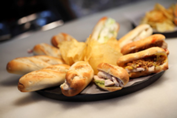 La franquicia 100 Montaditos tiene acento mexicano