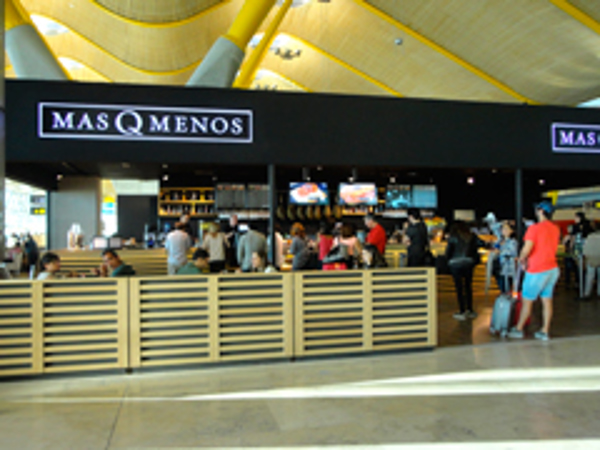 El Aeropuerto de Madrid-Barajas importa la calidad de la franquicia MasQMenos a la T4
