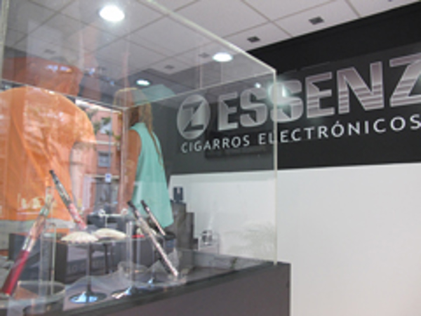 Varios estudios confirman que el uso del cigarro electrónico es menos perjudicial que el consumo de tabaco convencional