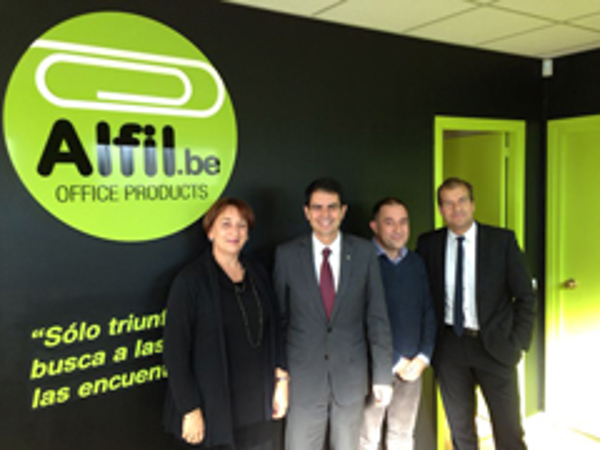 La franquicia Alfil.be recibe la visita del alcalde de Igualada