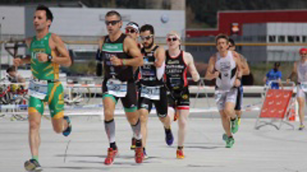 La franquicia Labor de Equipo patrocina a Jairo Ruiz, campeón de España de Duatlón