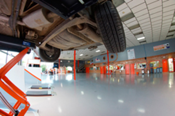 Repara Tu Vehículo presenta la mecánica de autoservicio de sus franquicias en Expofranquicia