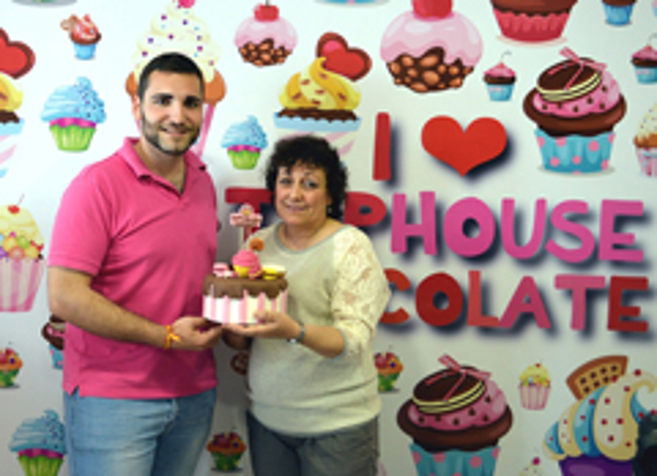 La magia de la repostería creativa llega a Tomelloso de la mano de la franquicia TopHouse Chocolate
