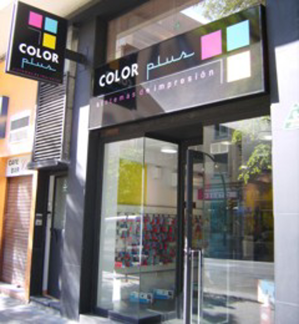 La red de franquicias Color Plus tampoco se pierde Franquishop Madrid