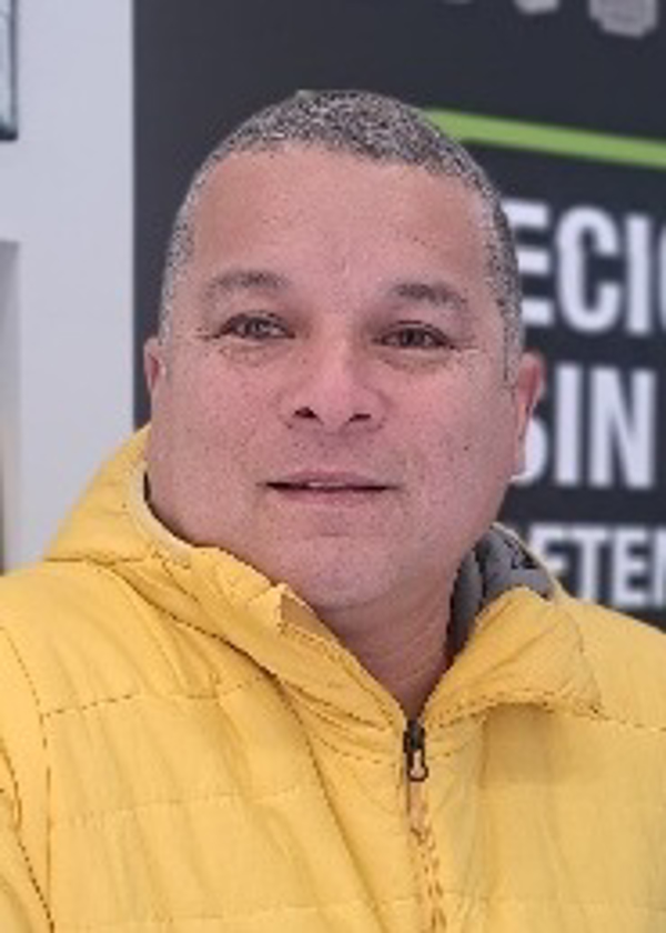 Entrevista a Victor Bustamante, franquicia Debuenatinta