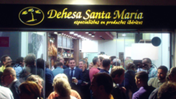 Dehesa Santa María inaugura su nueva franquicia junto al Museo Thyssen de Málaga