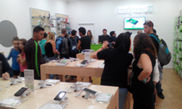 Smallphone inaugura su nueva franquicia en el Centro comercial Albacenter de Albacete