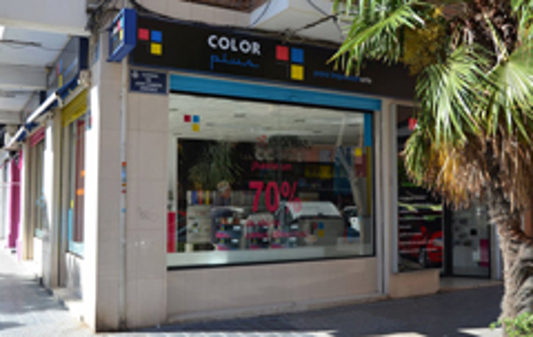 La franquicia Color Plus Valencia ya distribuye sus productos
