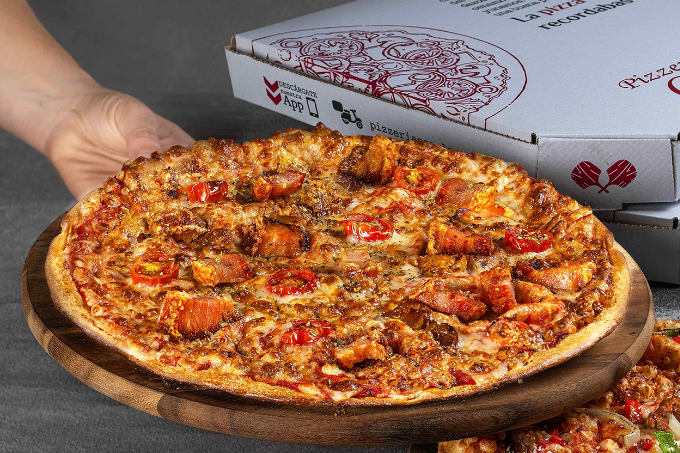 “Torrezna“, la pizza más nuestra de la franquicia Pizzerías Carlos