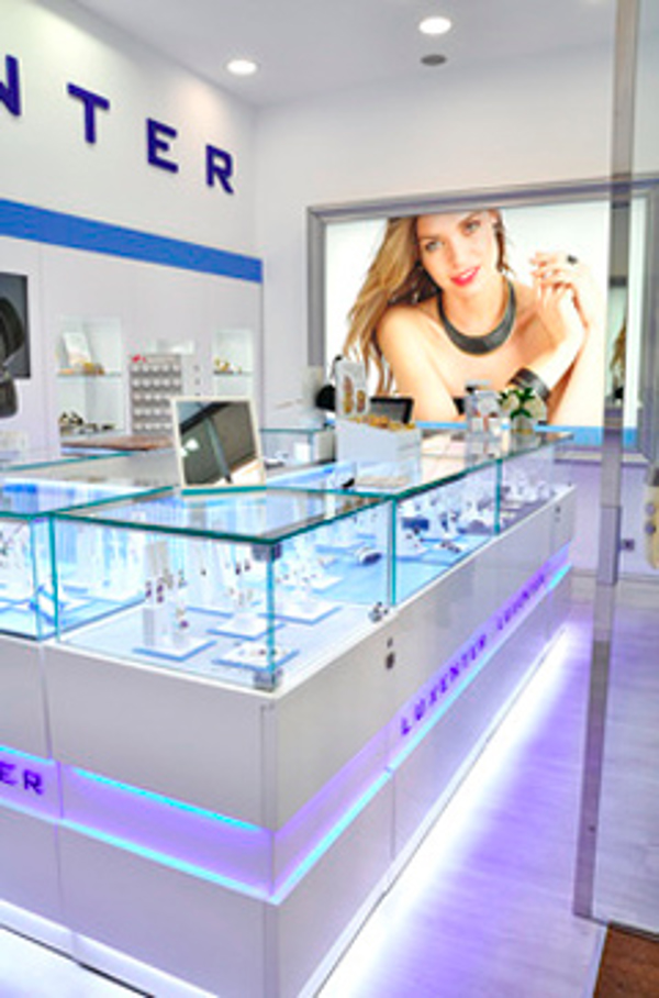 Luxenter abre las puertas de su primera  franquicia en España