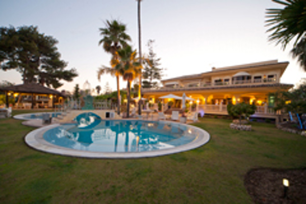 La franquicia Re/max Top comercializa la espectacular mansión Villa La Ricana