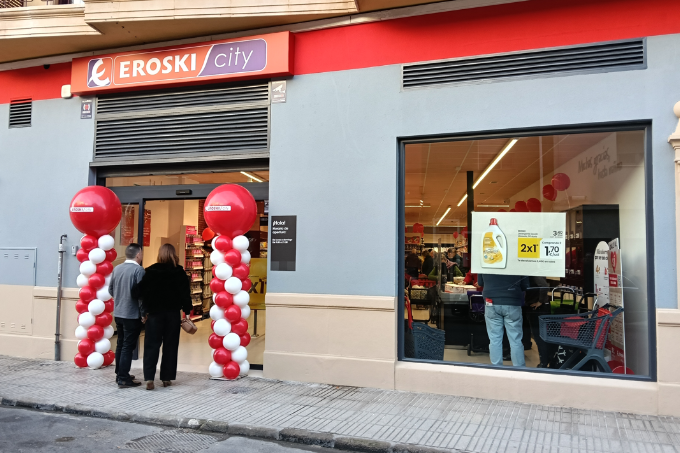 La franquicia Eroski inaugura un nuevo supermercado franquiciado en Alzira, Valencia.