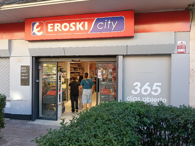 La franquicia Eroski inaugura un nuevo supermercado franquiciado en Madrid