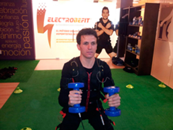 Juan Carlos Higuero entrena con el método de la franquicia Electrobefit
