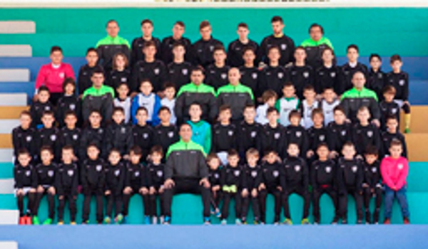 &#8206;La Academia de Tecnificación&#8236; de fútbol de las franquicias R1 de Granada celebró una sesión matutina
