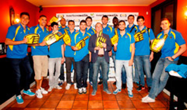 El Club Baloncesto Estudiantes despide la liga en la franquicia 100 Montaditos  