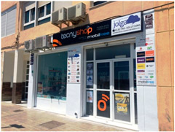 Tecnyshop avanza en su expansión con la inauguración de una nueva franquicia en Huercal de Almería  