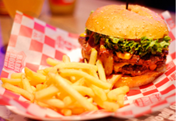 ¿Buscas un burger 100% AMERICAN STYLE? Conoce las franquicias Barba-Rossa Beach Bar