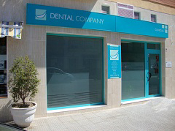 La franquicia clínica Dental Company de Cartaya cambia de ubicación