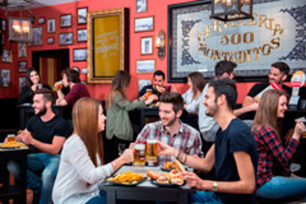 La franquicia 100 Montaditos recibe el título de “Comercio del Año España” 