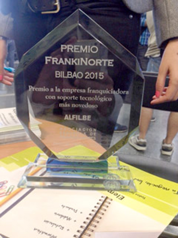 FrankiNorte premió a la franquicia Alfil por su novedoso soporte tecnológico