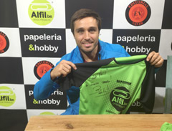 Calurosa acogida de Fernando Belasteguin en la franquicia Alfil Igualada
