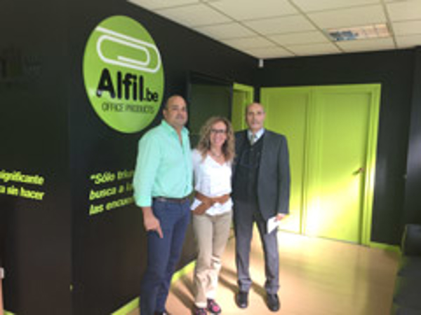 Representantes de Busquets visitan la central de las franquicias Alfil