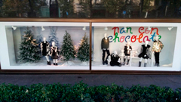 Pan con Chocolate, franquicia protagonista del escaparate de El Corte Inglés de Serrano en diciembre