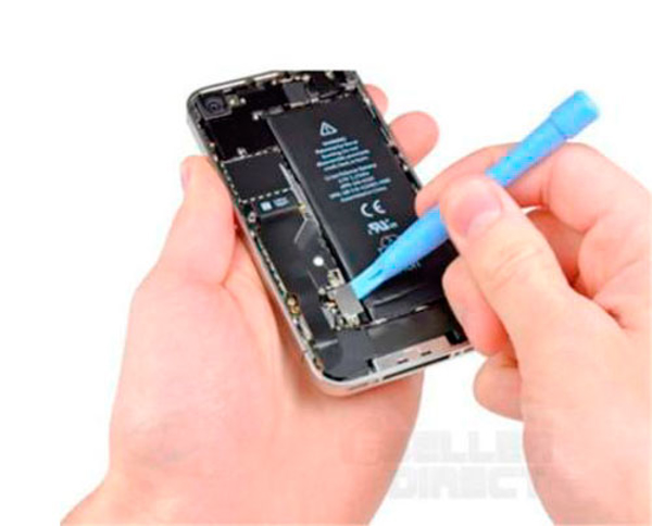 La cadena de franquicias Tecnyshop imparte cursos de reparación de móviles y tablets