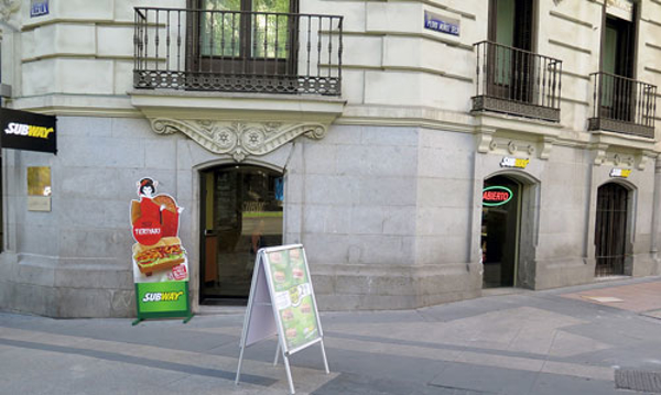 Subway inaugura su nueva franquicia frente a La Puerta de Alcalá