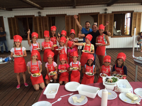 La franquicia Lizarran y Ecomar reúnen en Murcia a más de 50 niños en su primer taller de ‘Pinchos y medio ambiente’